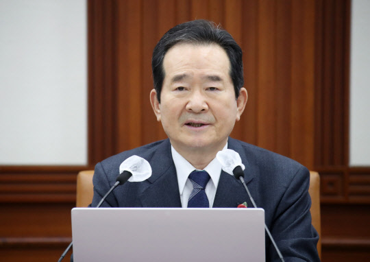 정세균 국무총리가 26일 정부서울청사에서 열린 코로나19 백신·치료제 상황점검회의를 주재하며 발언하고 있다. 연합뉴스